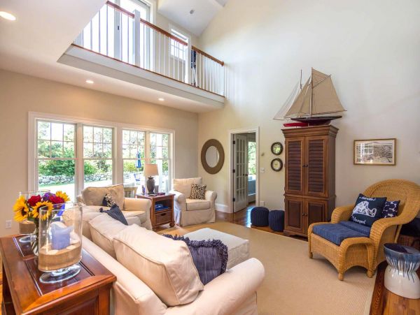 Cape Cod Home 994668