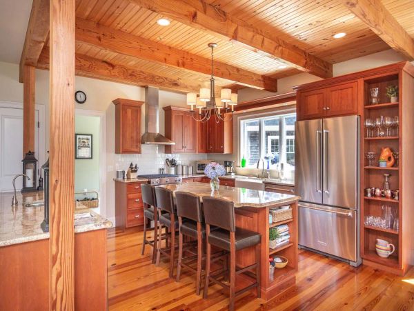 Cape Cod Home 994668