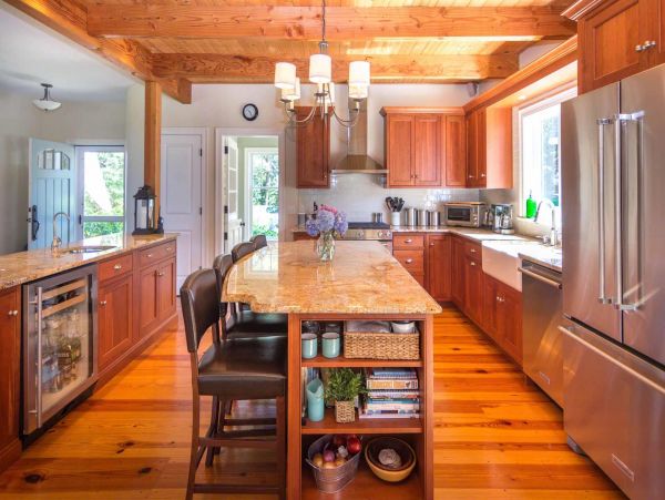 Cape Cod Home 994668