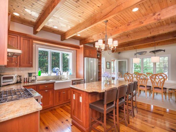 Cape Cod Home 994668