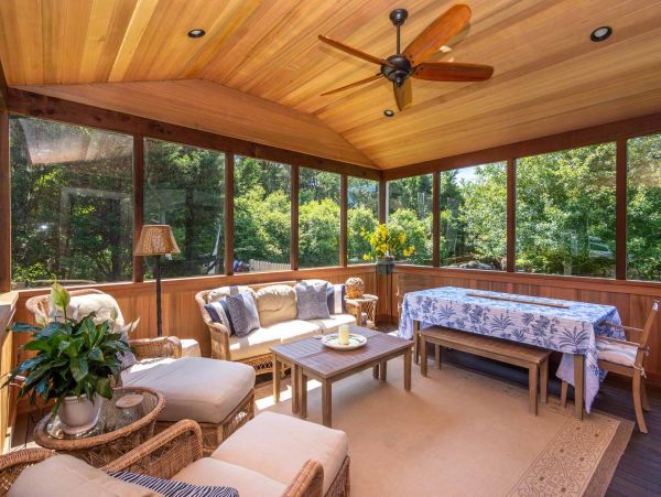 Cape Cod Home 994668
