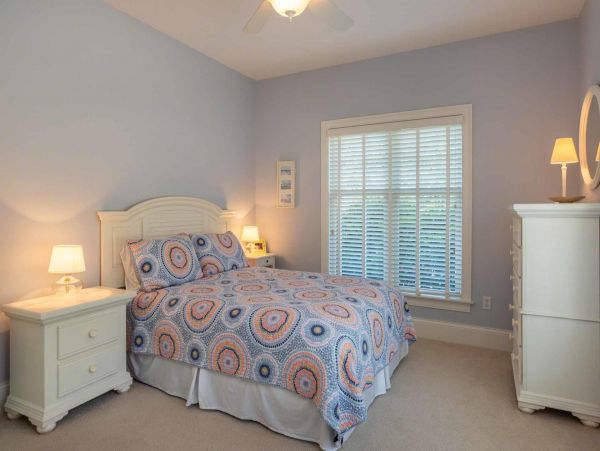 Cape Cod Home 994668