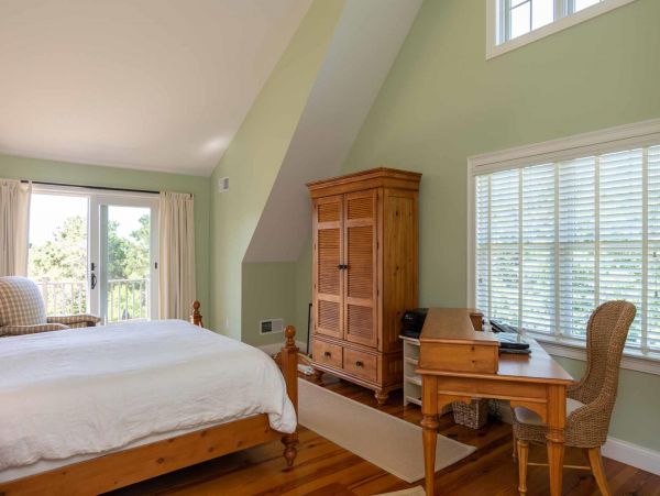 Cape Cod Home 994668