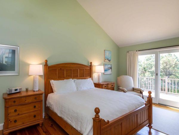 Cape Cod Home 994668