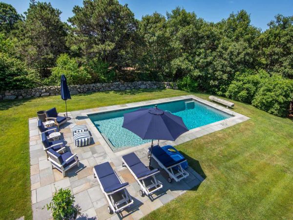 Cape Cod Home 994668