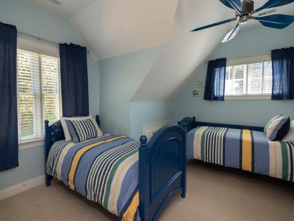 Cape Cod Home 994668