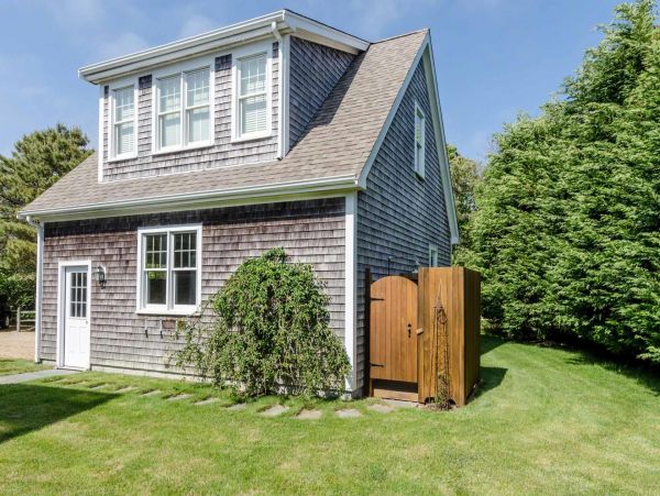 Cape Cod Home 994668