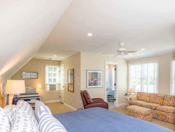 Cape Cod Home 994668