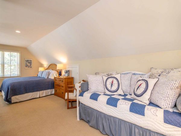 Cape Cod Home 994668