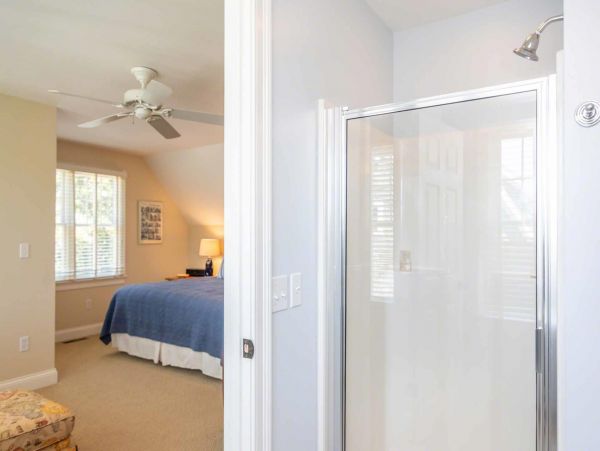 Cape Cod Home 994668