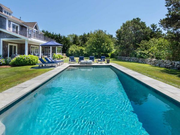 Cape Cod Home 994668