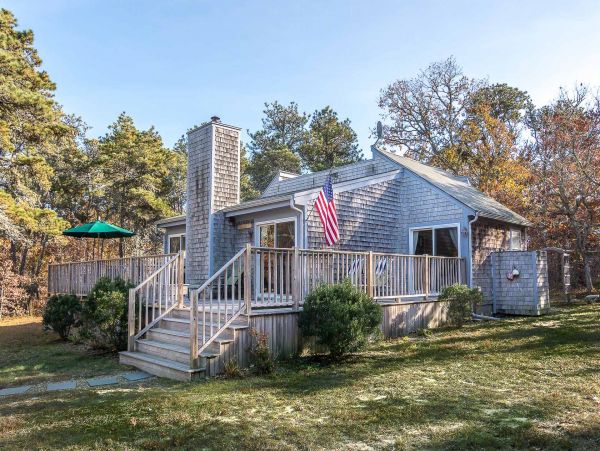 Cape Cod Home 994669