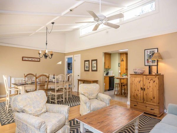 Cape Cod Home 994669