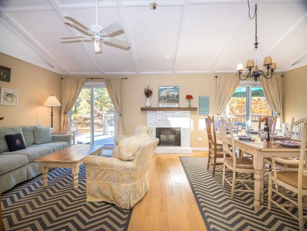 Cape Cod Home 994669