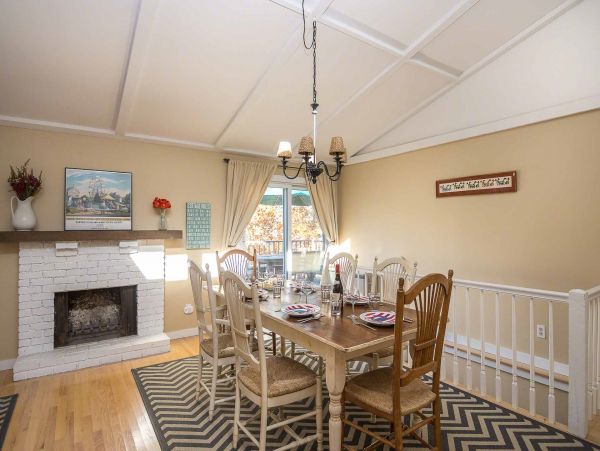 Cape Cod Home 994669
