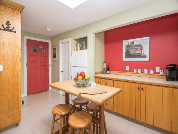 Cape Cod Home 994669