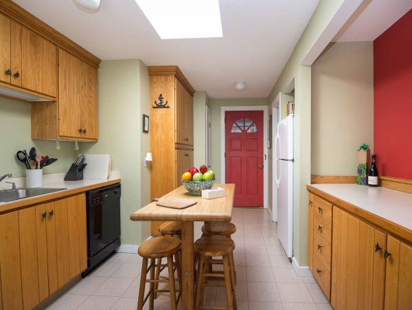 Cape Cod Home 994669