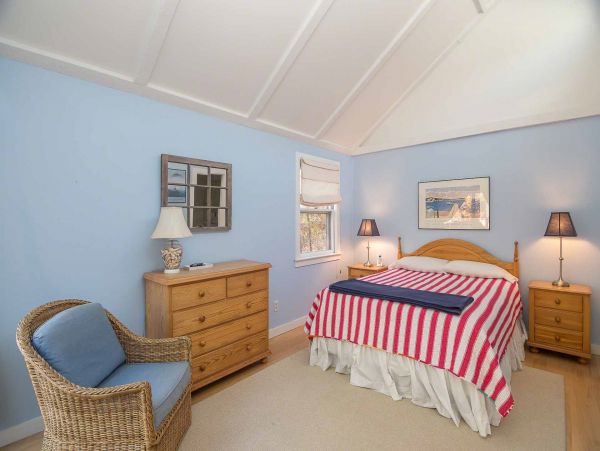 Cape Cod Home 994669