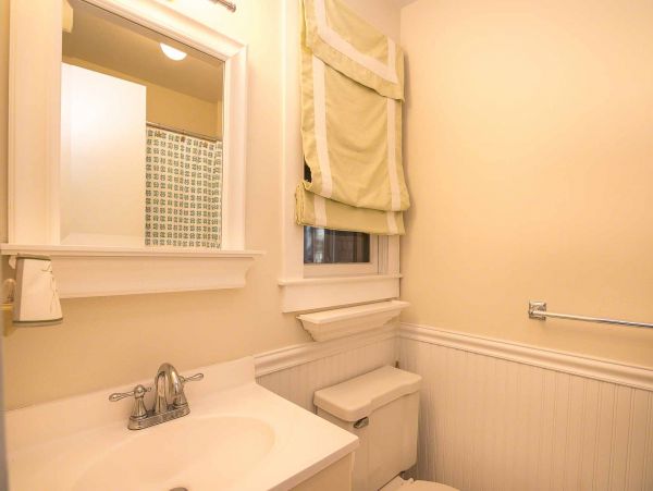 Cape Cod Home 994669