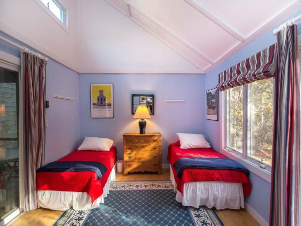 Cape Cod Home 994669