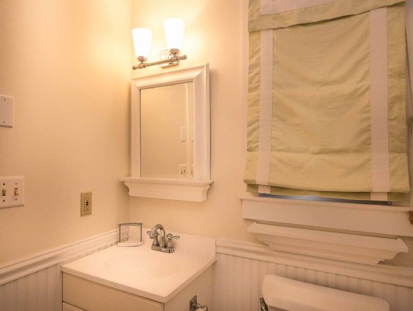 Cape Cod Home 994669