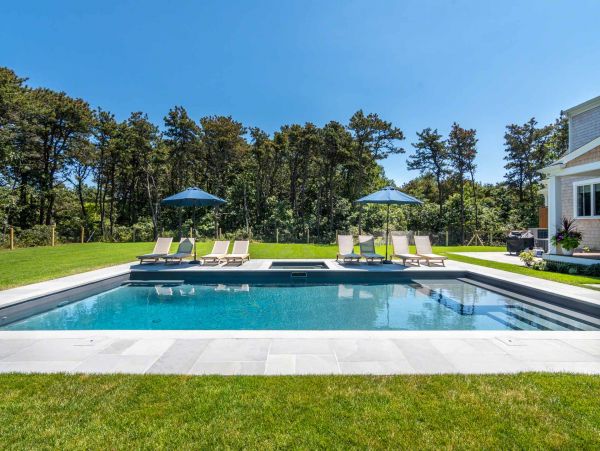 Cape Cod Home 994670