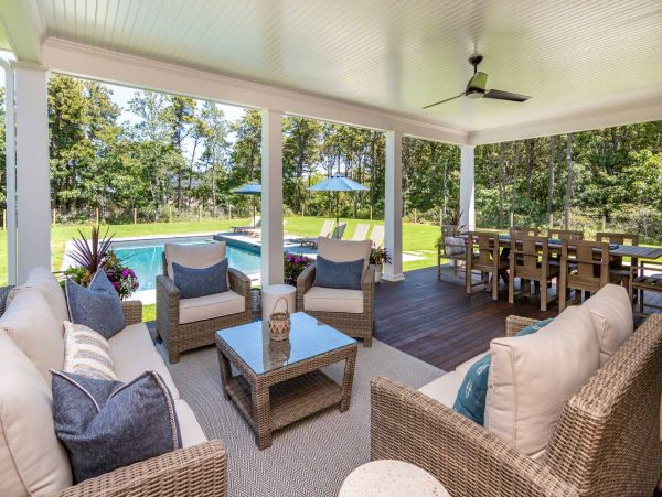 Cape Cod Home 994670
