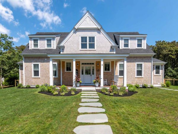 Cape Cod Home 994670