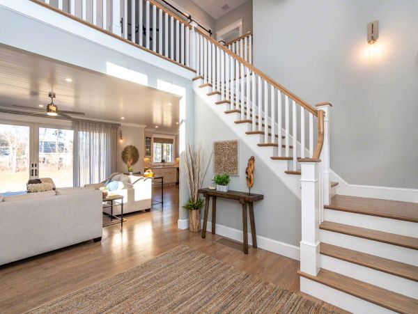 Cape Cod Home 994670