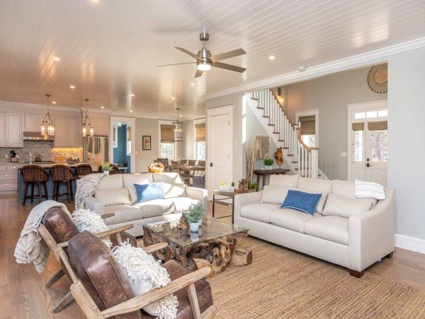 Cape Cod Home 994670