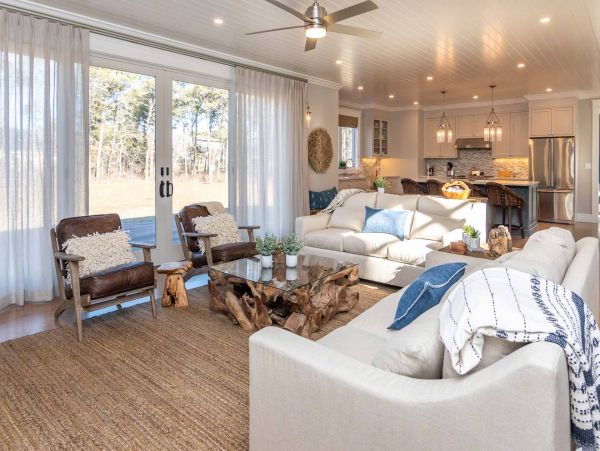 Cape Cod Home 994670