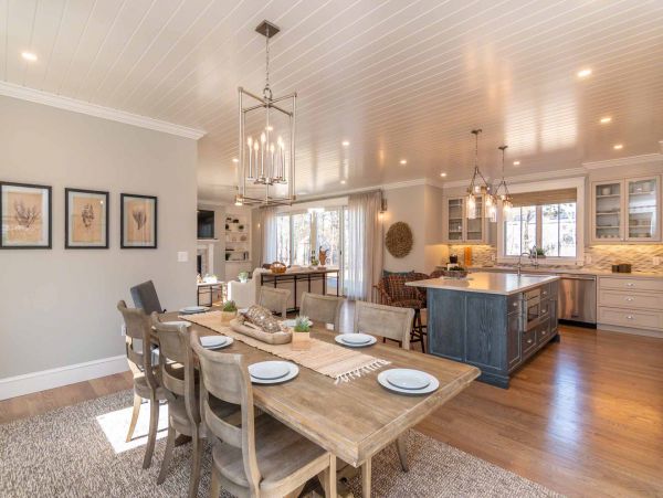 Cape Cod Home 994670