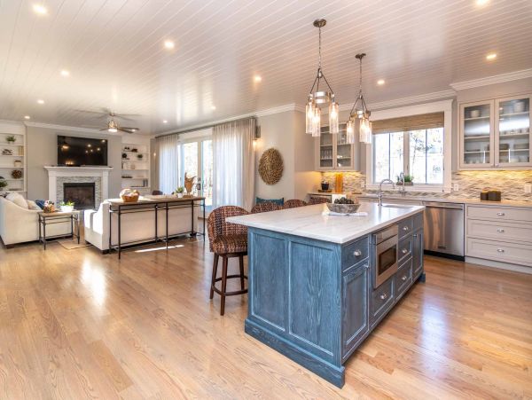 Cape Cod Home 994670