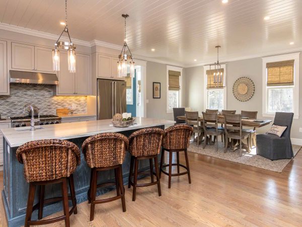 Cape Cod Home 994670