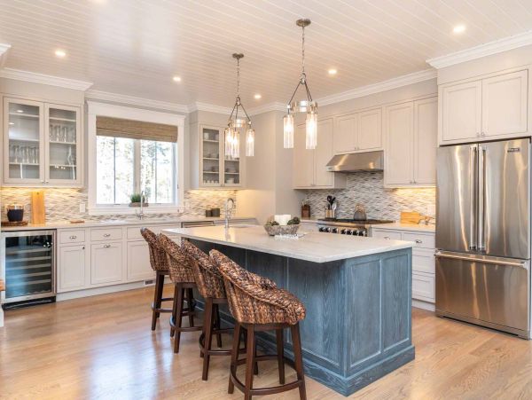 Cape Cod Home 994670