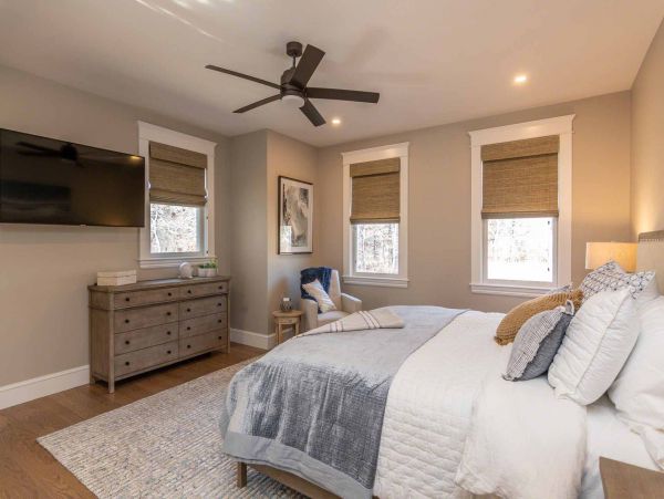Cape Cod Home 994670