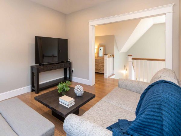 Cape Cod Home 994670