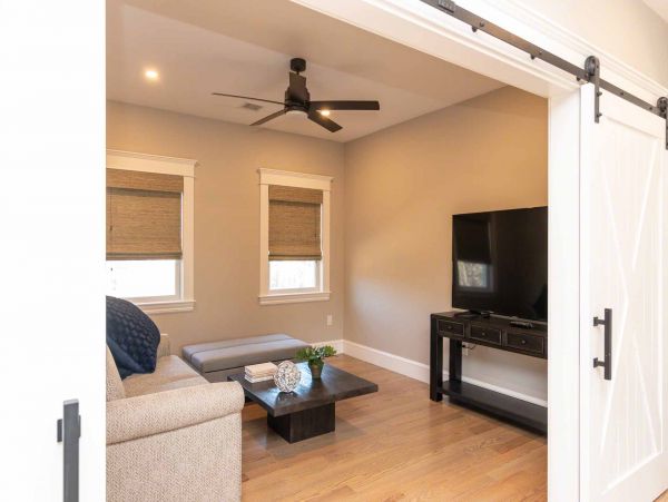 Cape Cod Home 994670