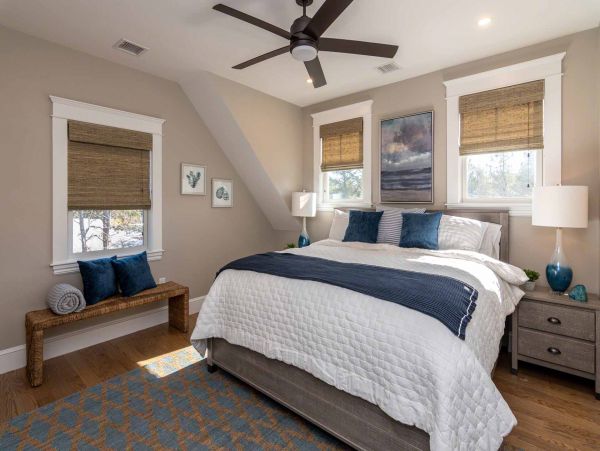 Cape Cod Home 994670