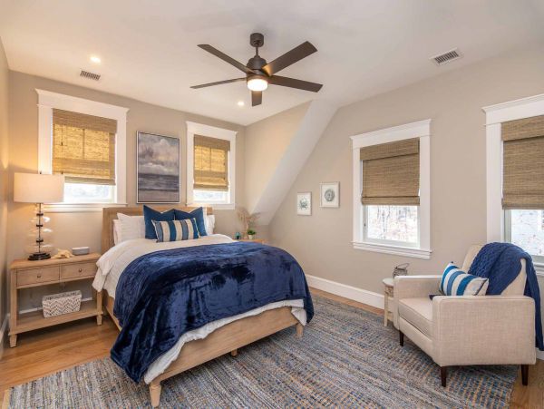 Cape Cod Home 994670