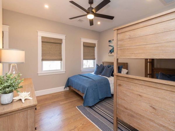 Cape Cod Home 994670