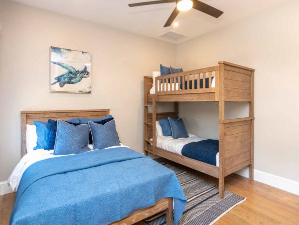 Cape Cod Home 994670