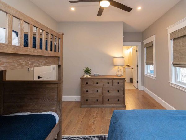 Cape Cod Home 994670
