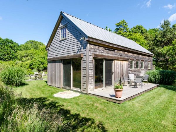 Cape Cod Home 994671