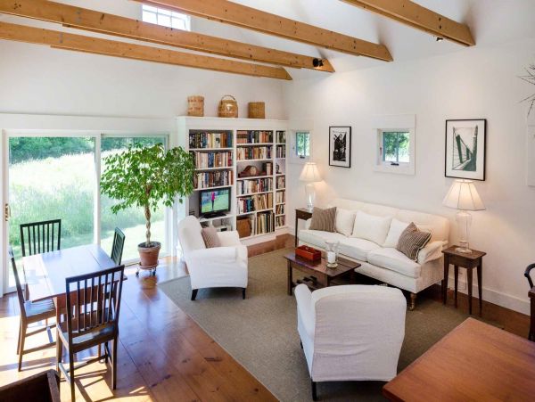 Cape Cod Home 994671