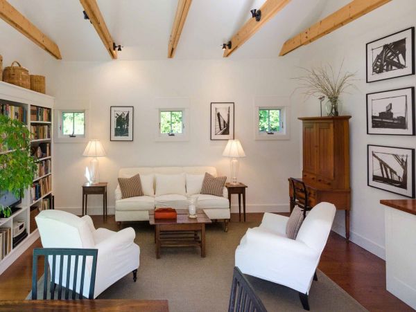Cape Cod Home 994671