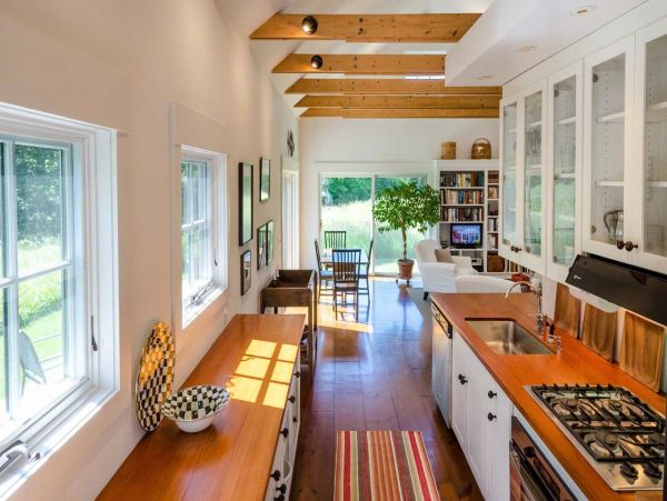 Cape Cod Home 994671