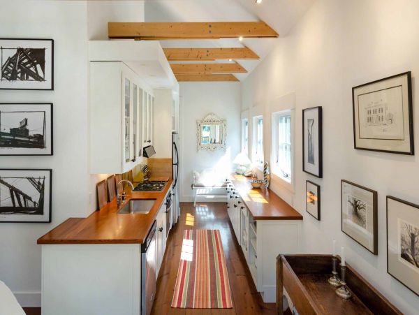 Cape Cod Home 994671