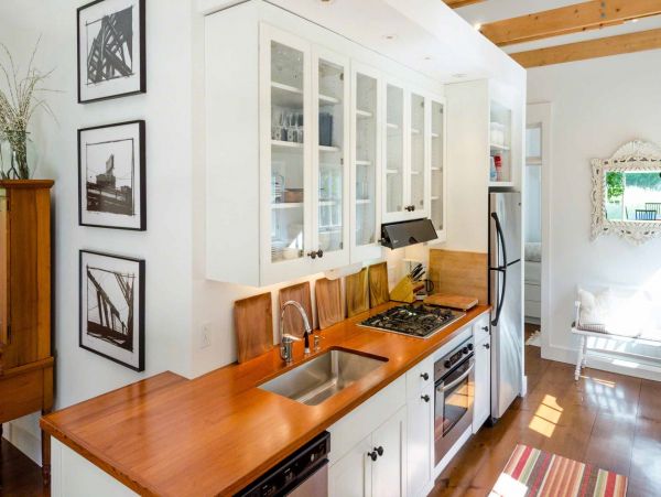 Cape Cod Home 994671