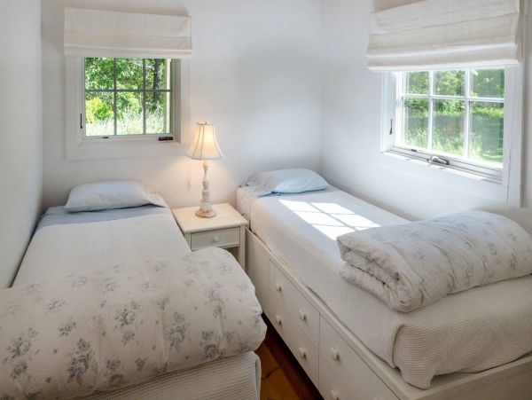 Cape Cod Home 994671